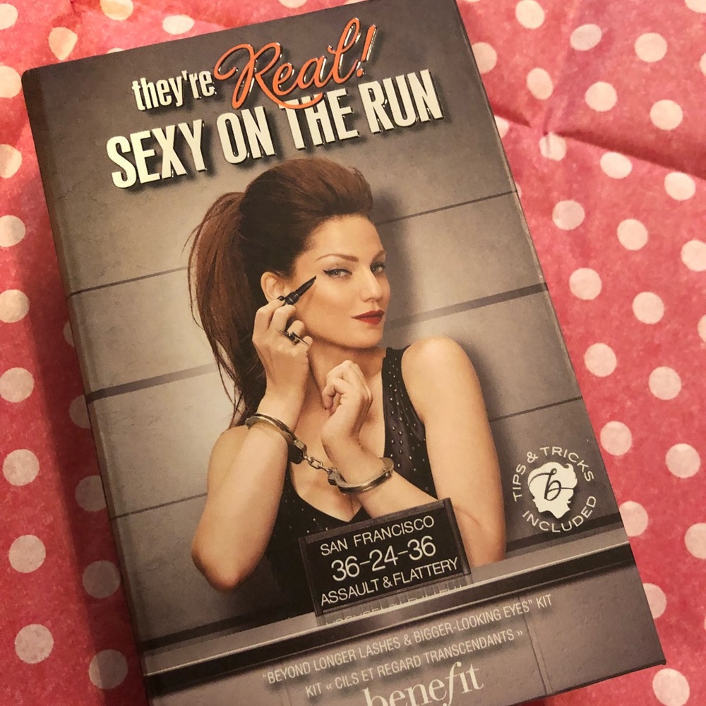 New never used Benefit set sexy on the run! 🙌🏻💄